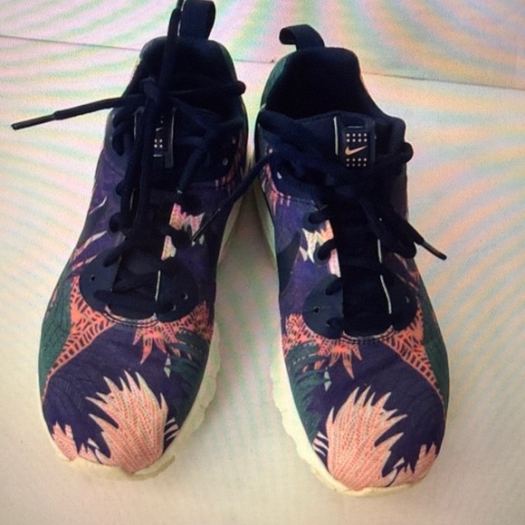 Nike 844890 Women Air Max Motion Print Lightweight Sneakers Size 8 - Picture 2 of 5